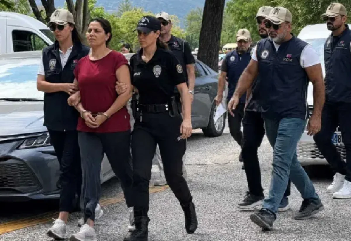 10 yıllık firarın beyni Ayşe Alanur Karatepe! Suikast&ccedil;i hain ile yazışmaları deşifre oldu