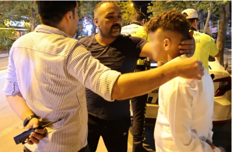 14 yaşında minibüs kullanırken polise yakalandı  