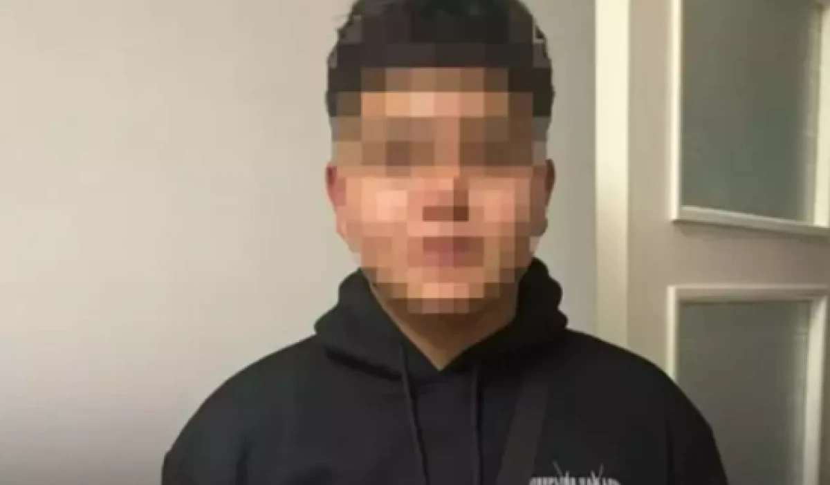 14 yaşındaki &ccedil;ocuk, 'sigara vermediği i&ccedil;in' 16 yaşındaki &ccedil;ocuğu bı&ccedil;akladı!            