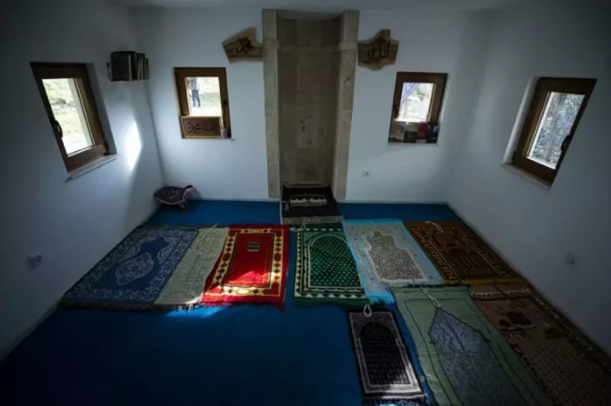 16 metrekarelik cami ilgi odağı oldu      