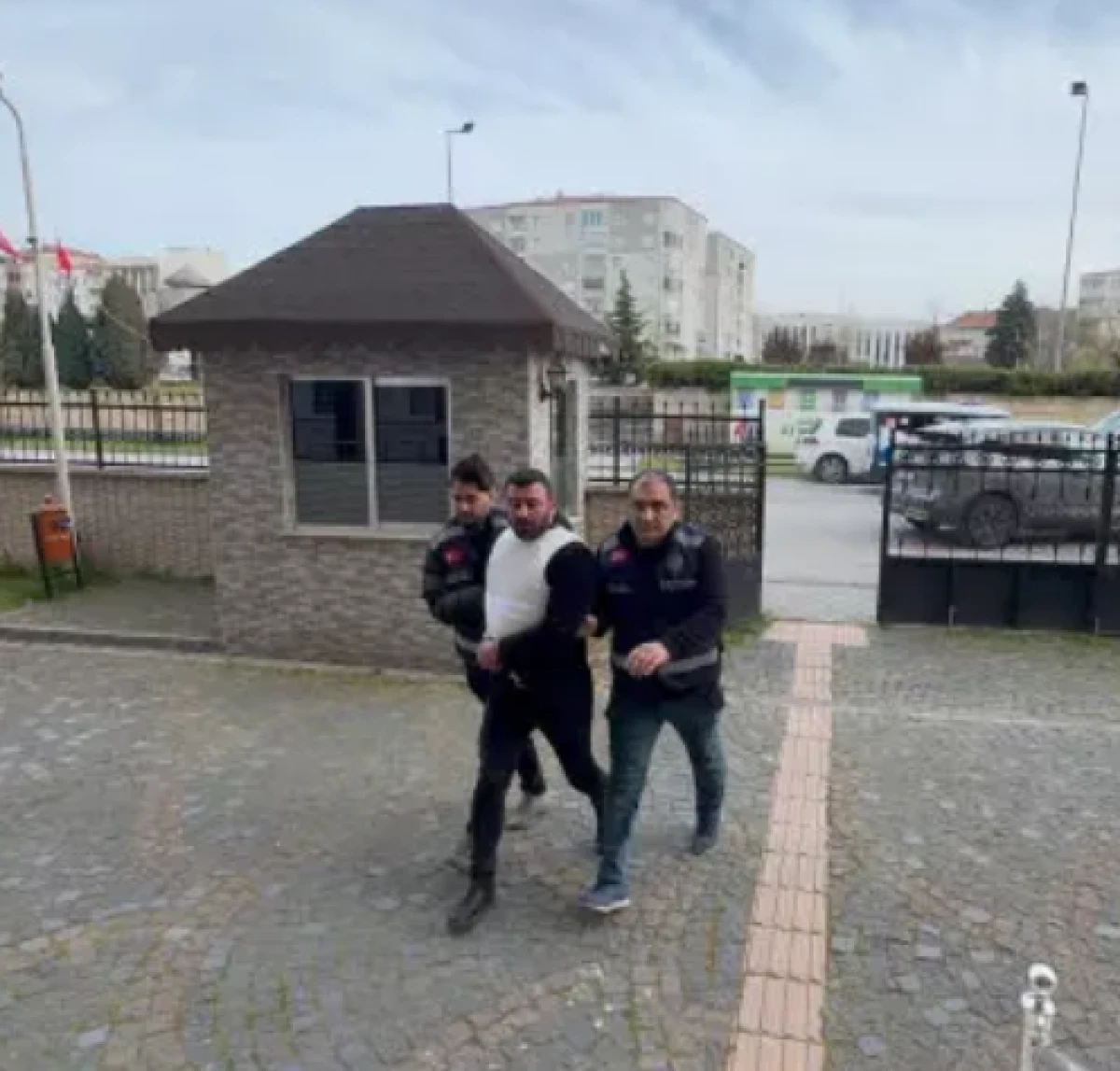 17 yaşındaki zanlı balkondan girip uyurken &ouml;ld&uuml;rd&uuml;! Korkun&ccedil; cinayette yeni gelişme 