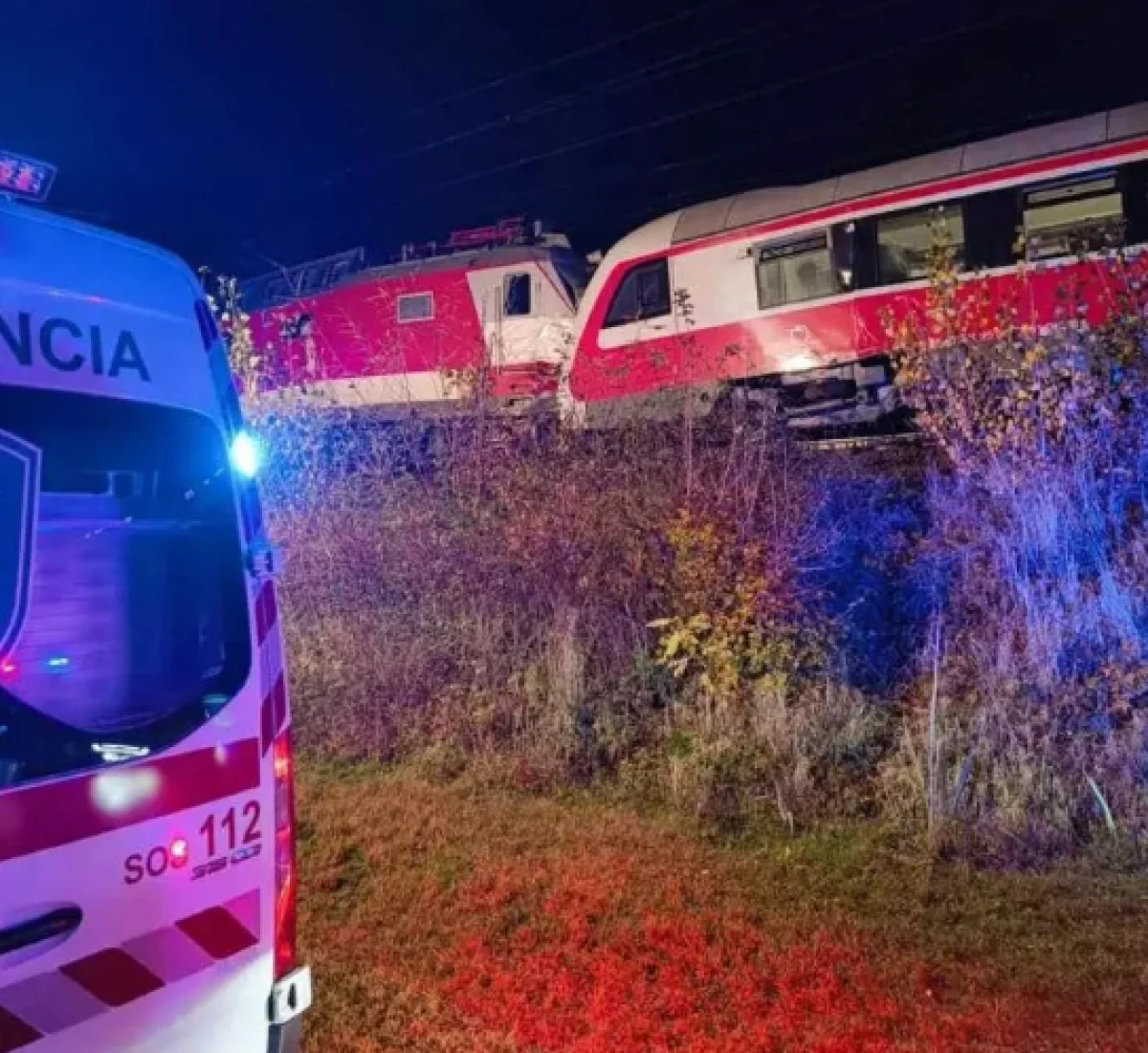 2 yolcu treni çarpıştı! Çok sayıda yaralı var 