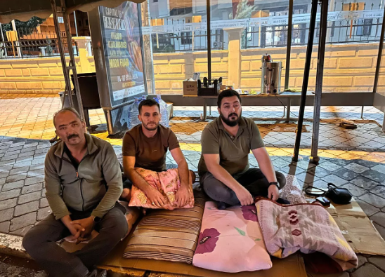 204 işçi belediye önünde nöbette               