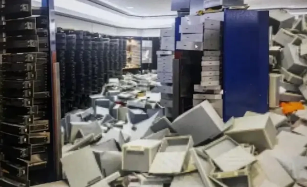 3 bin T&uuml;rk'&uuml;n kasası boşaltıldı! Sır perdesi aralandı: Yargılanırken 3 banka soymuşlar!