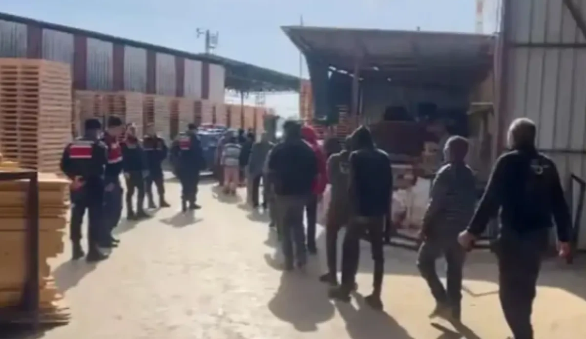 31 ilde g&ouml;&ccedil;men ka&ccedil;ak&ccedil;ılarına dev operasyon: 33 organizat&ouml;r yakalandı