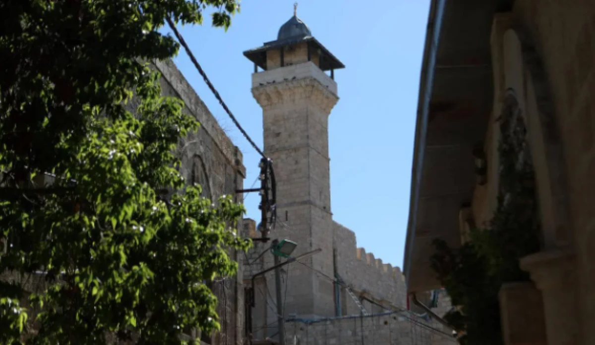 4 peygamberin kabrinin bulunduğu d&uuml;ş&uuml;n&uuml;len cami ibadete kapatıldı: Tepkiler &ccedil;ığ gibi