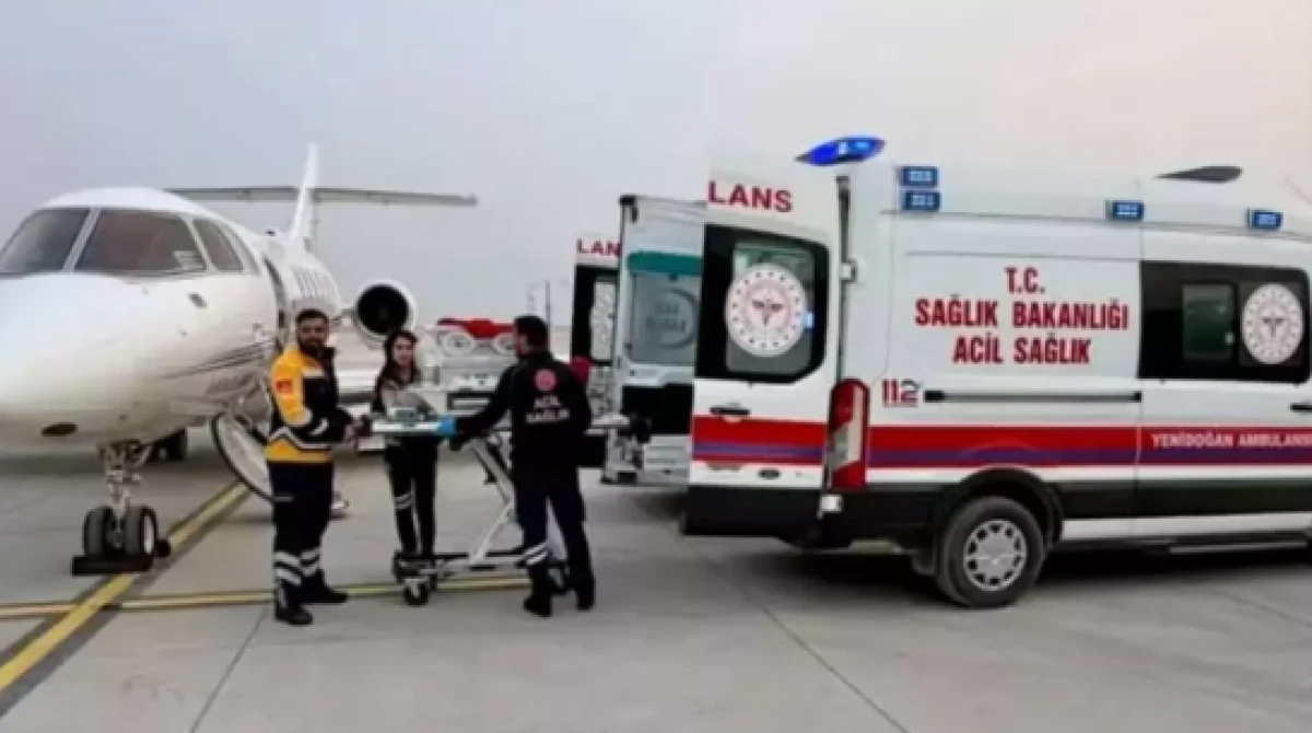 6 g&uuml;nl&uuml;k bebek ambulans u&ccedil;akla İstanbul'a sevk edildi 