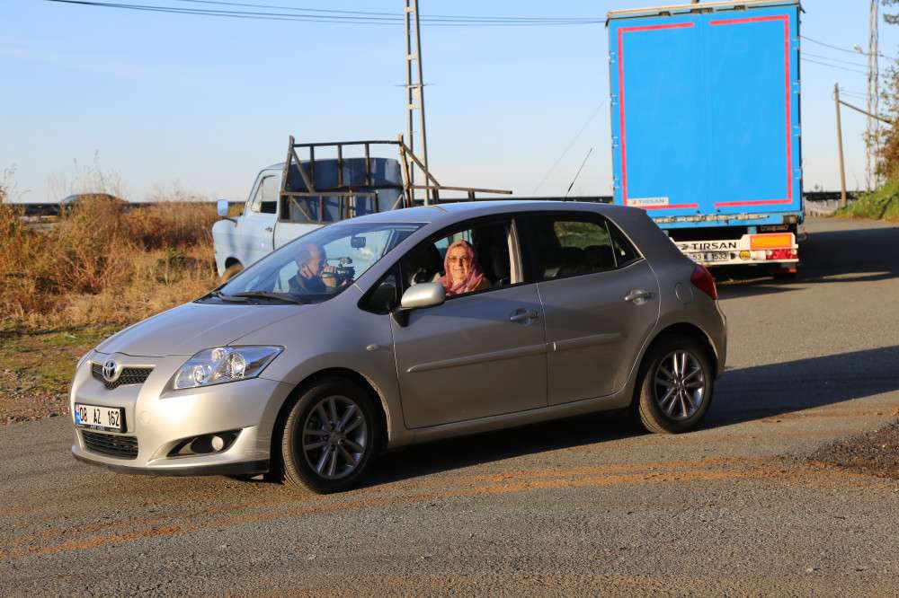 88 yaşındaki Artvinli Emine nine usta şoförlere taş çıkartıyor