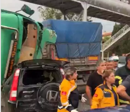 9 aracın karıştığı kaza: 2 ölü 12 yaralı        