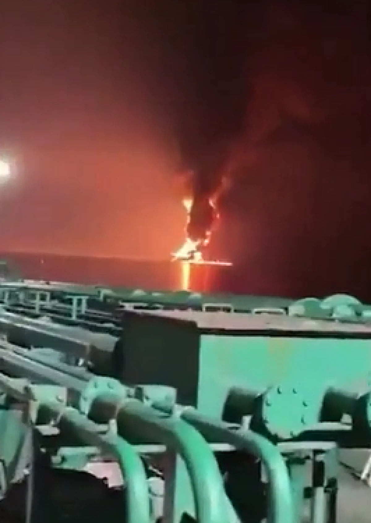 ABD'ye ait bir petrol tankeri BAE a&ccedil;ıklarında vuruldu       