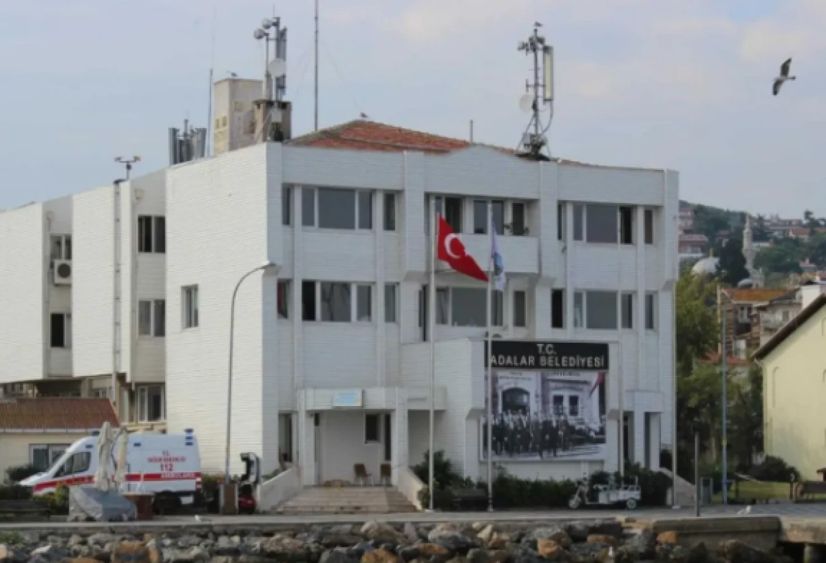 Adalar'da kritik se&ccedil;im: İlk sonu&ccedil;lar belli oldu