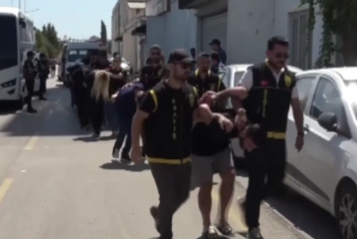 Adana'da 24 yaşındaki kadını sokak ortasında tabancayla vurarak &ouml;ld&uuml;ren zanlı g&ouml;zaltına alındı