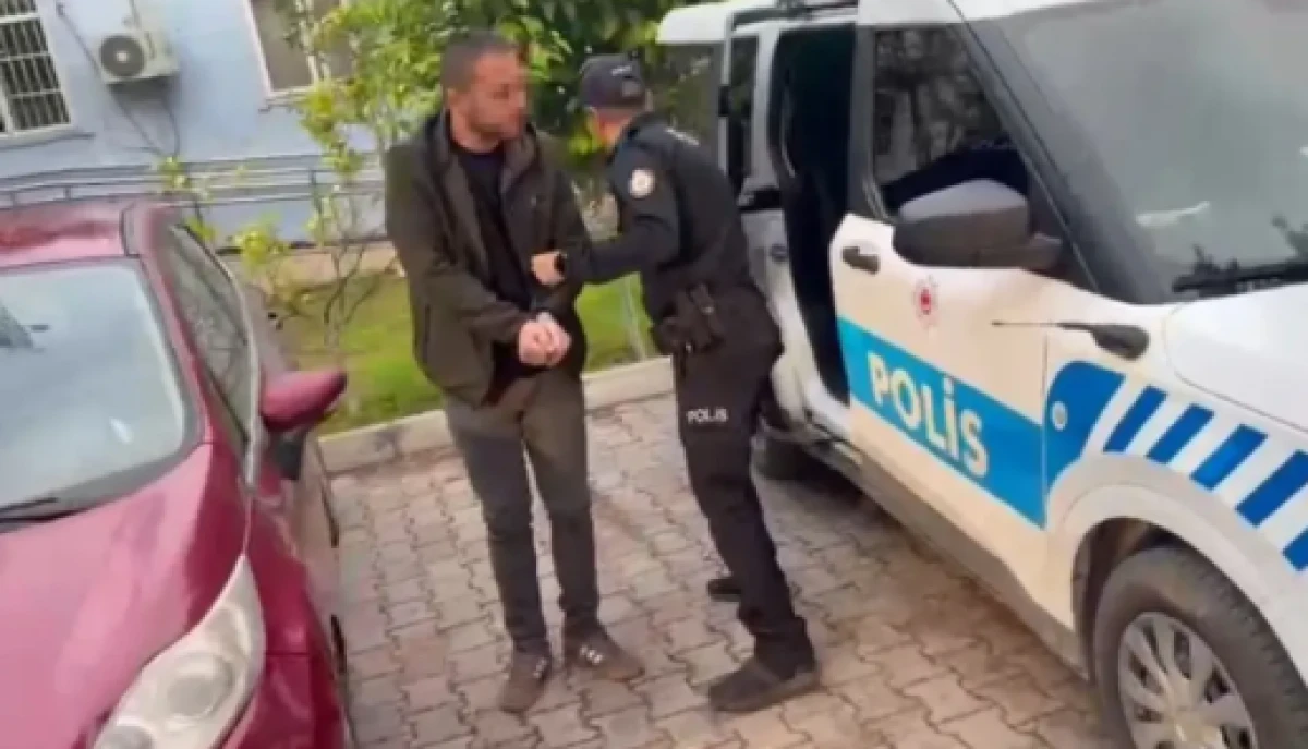 Adana&rsquo;da Aranan H&uuml;k&uuml;ml&uuml;lere Operasyon: 5 Kişi Yakalandı