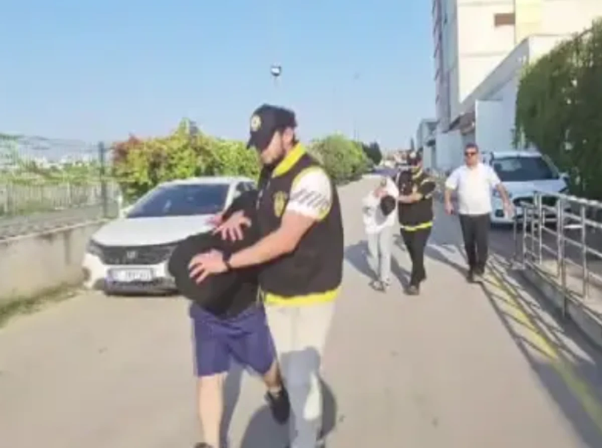 Adana'da arkadaşları ile kurduğu masada &ouml;ld&uuml;r&uuml;ld&uuml;! 2 ş&uuml;pheli cesetle saatler ge&ccedil;irdi