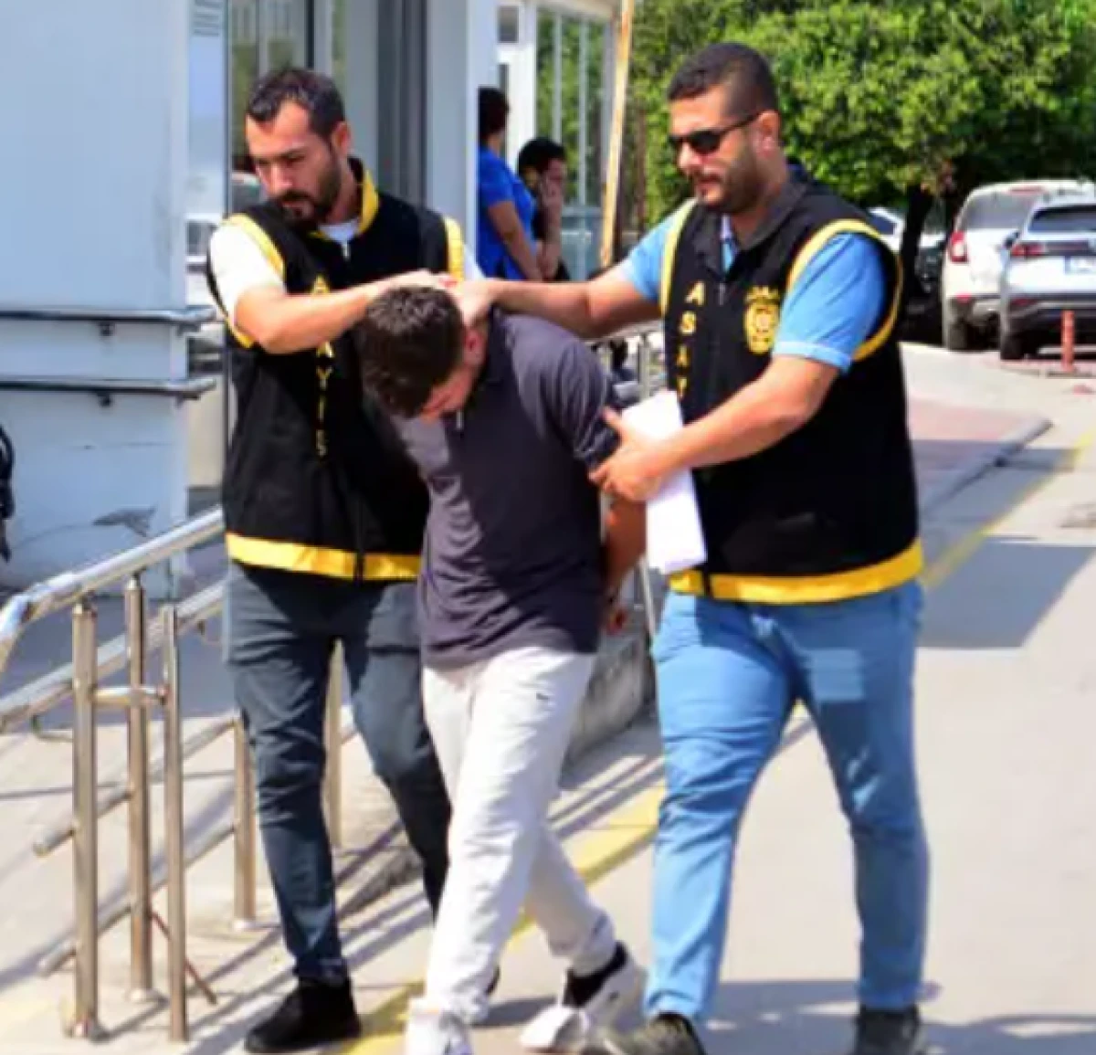 Adana'da cinayet! &Ccedil;ocukluk arkadaşını &ouml;ld&uuml;rd&uuml;