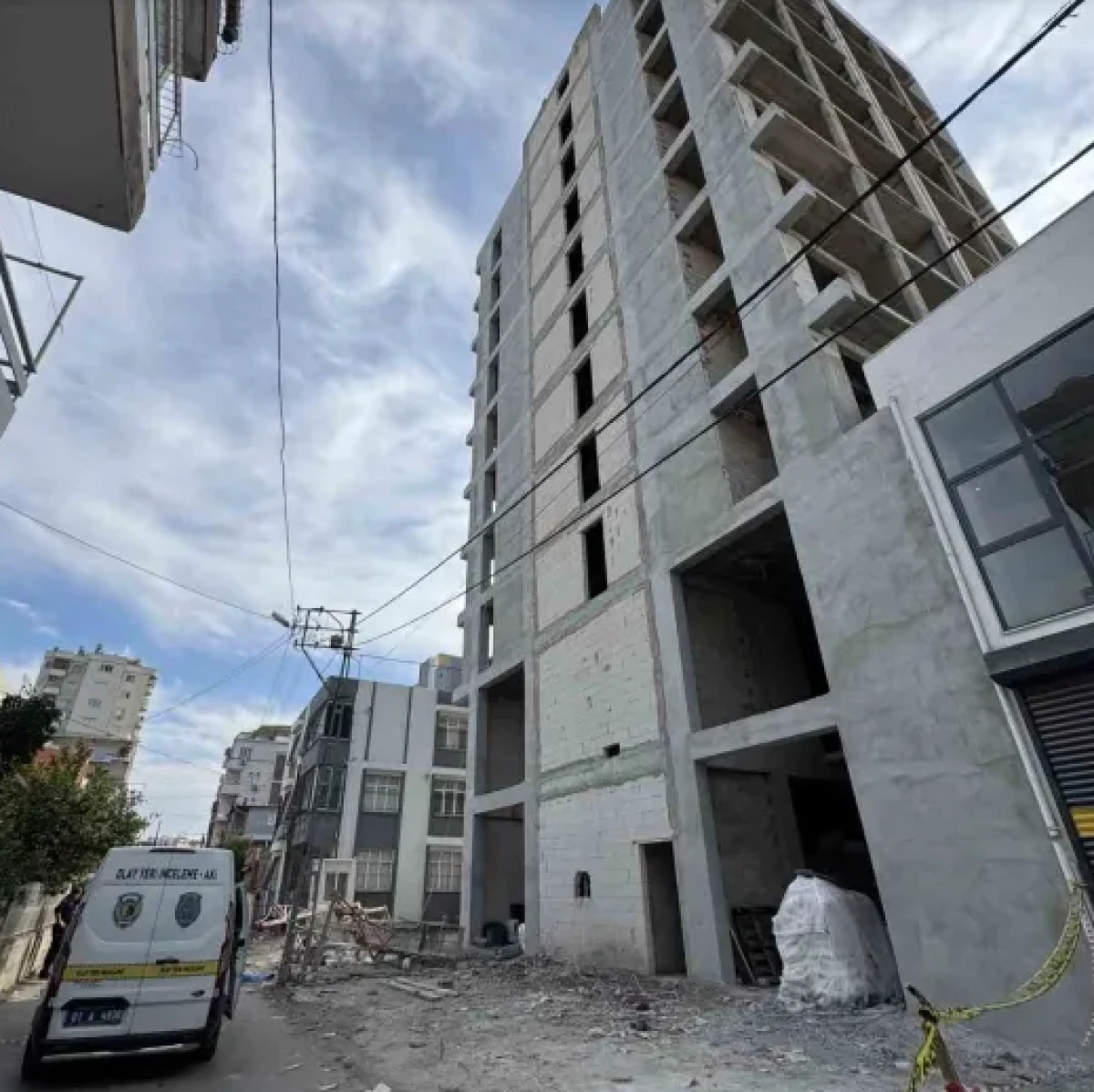 Adana'da demir iskele zemine çakıldı: 1 ölü, 1 yaralı 