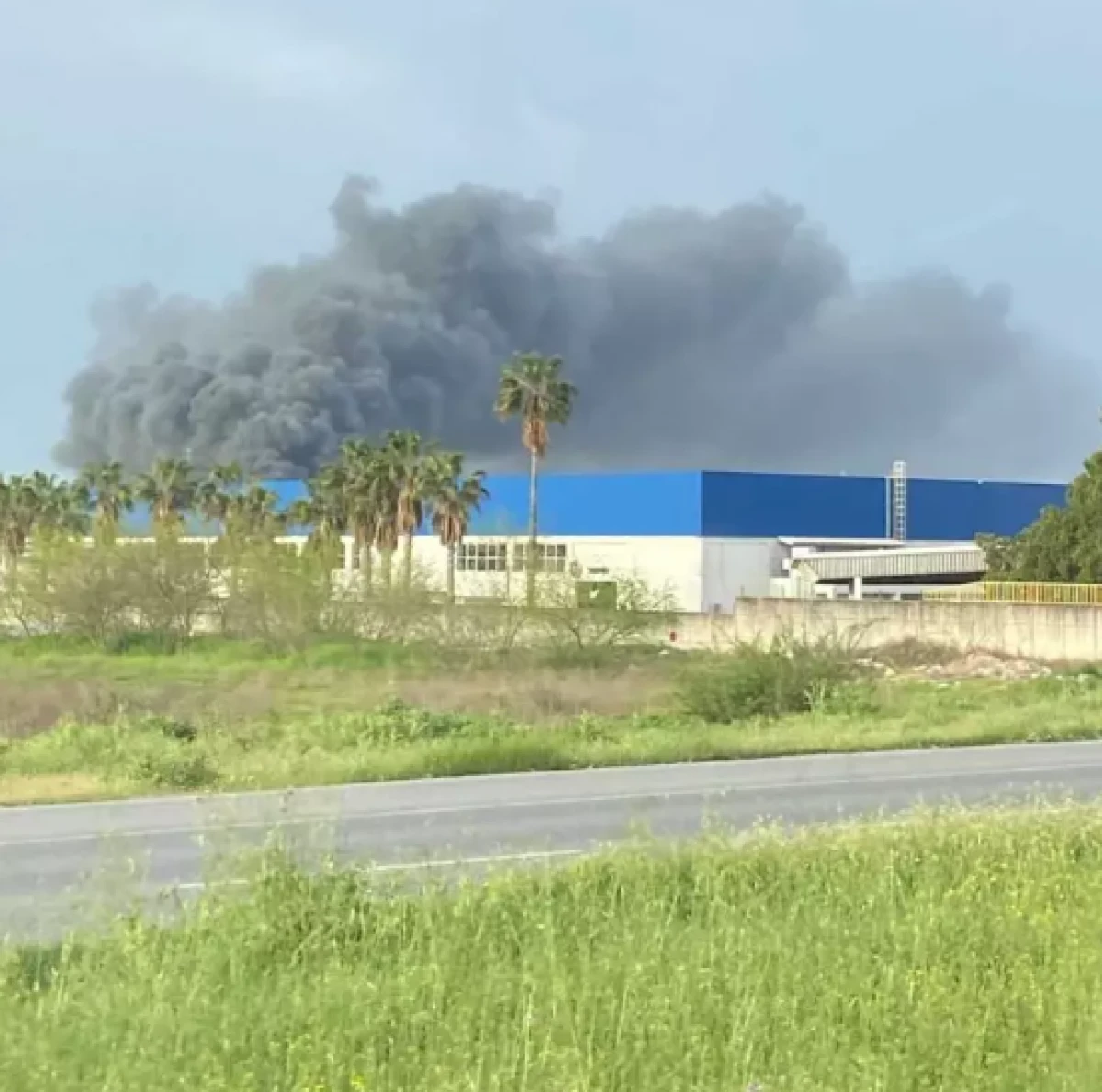 Adana'da korkutan yangın: Geri d&ouml;n&uuml;ş&uuml;m tesisi cayır cayır yanıyor!   