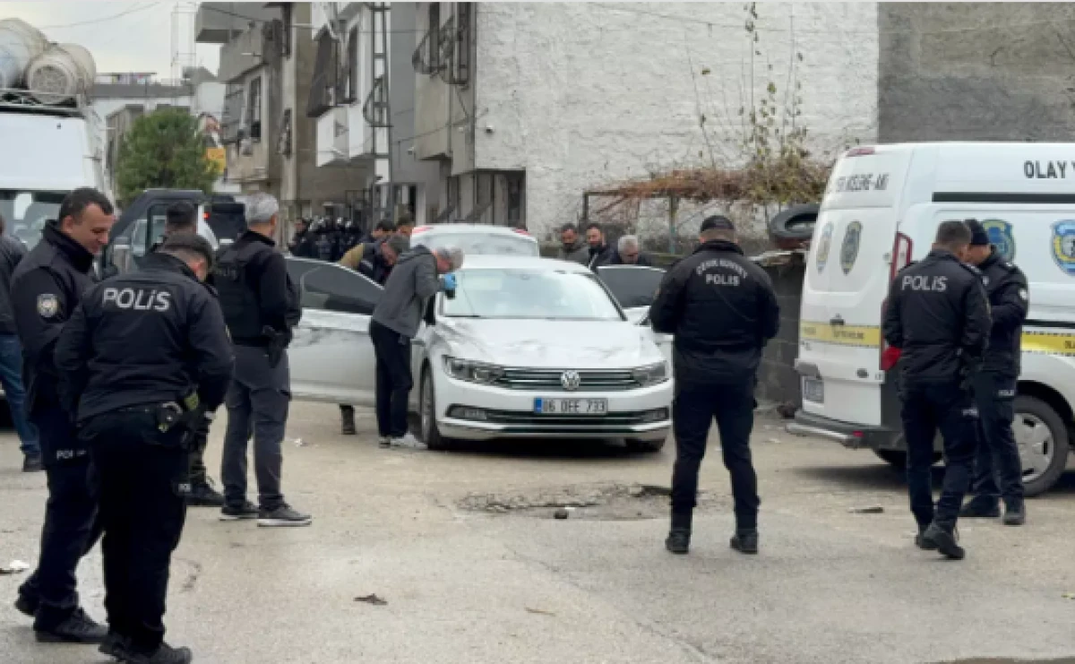 Adana'da sokak ortasında silahlı kavga: 1 &ouml;l&uuml;, 5 yaralı 