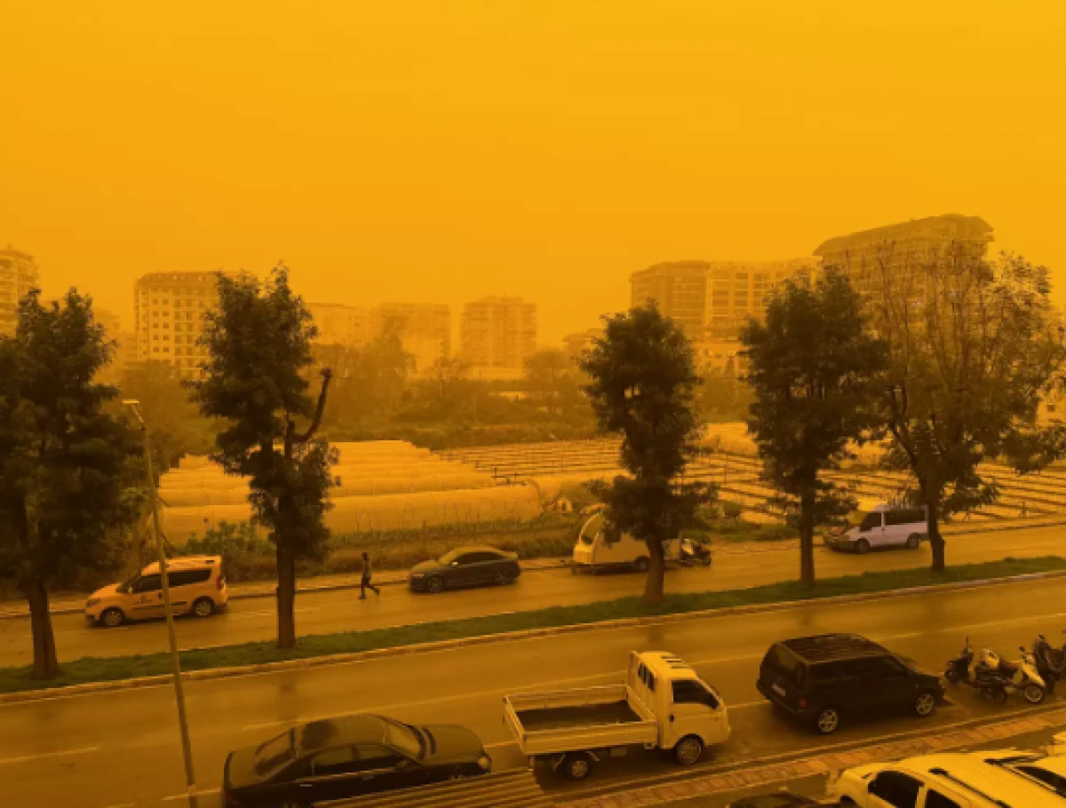 Afrika'dan gelen &ccedil;&ouml;l tozu yurda yayılıyor! İstanbul'lular dikkat: 3 g&uuml;n s&uuml;recek!