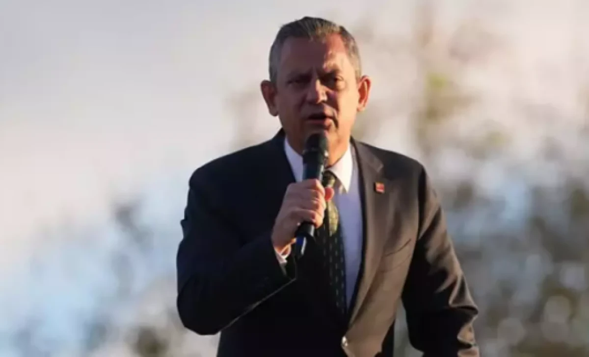 AK Parti'den &Ouml;zg&uuml;r &Ouml;zel' tepki             