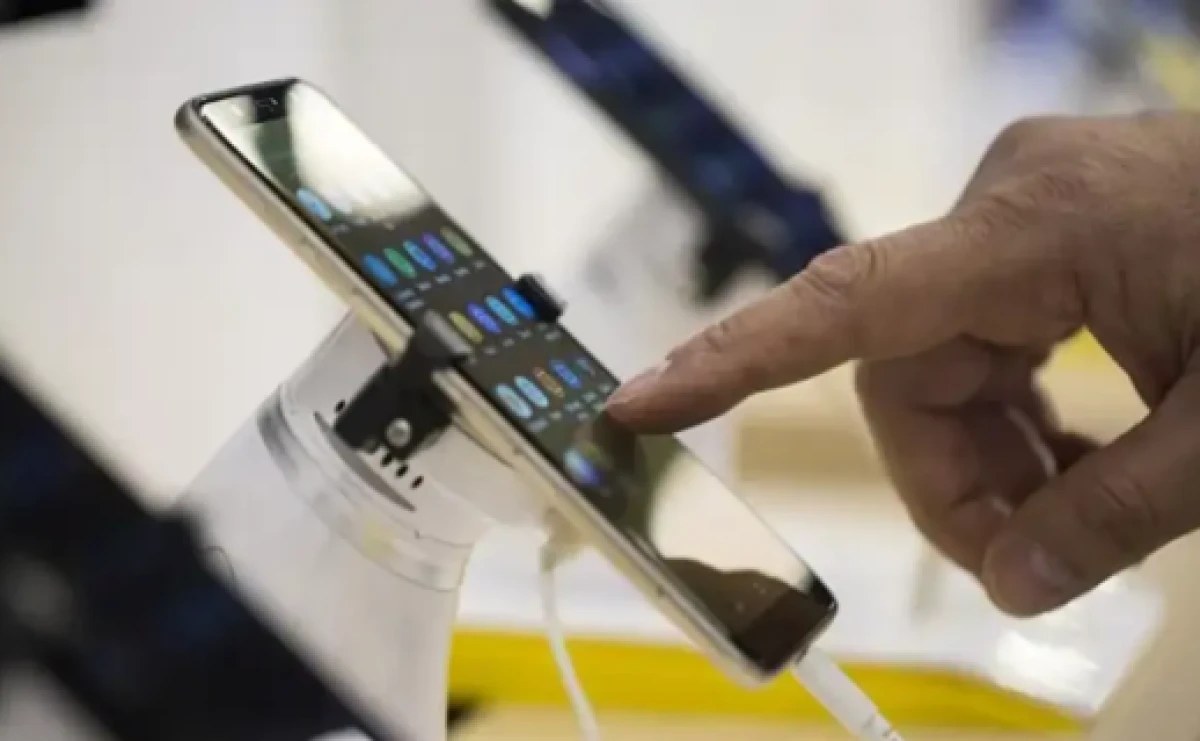 Akıllı telefonlara zam kapıda! Yeni d&uuml;zenleme 10 Ağustos'ta resmen y&uuml;r&uuml;rl&uuml;ğe giriyor