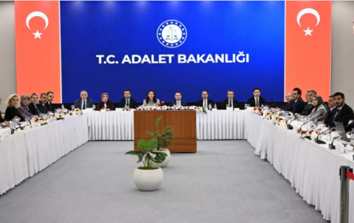 Akın G&uuml;rlek değiştirmemiz gerek deyip duyurdu     