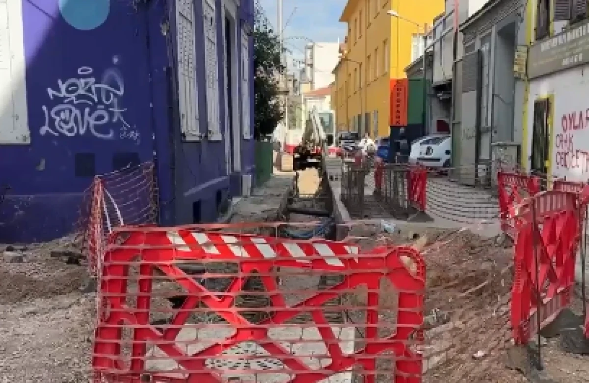 Alsancak'ta bitmeyen altyapı &ccedil;alışmaları tepki &ccedil;ekiyor