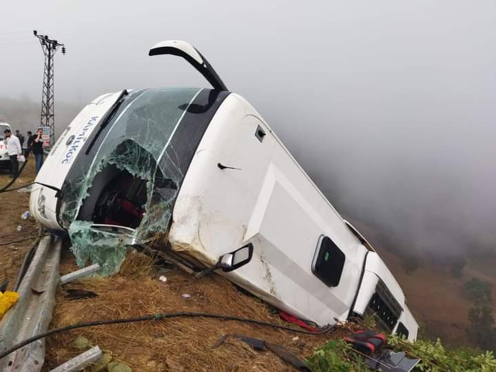 Anamur'da yolcu otobüsü kaza yaptı: 1 ölü, 36 yaralı... 