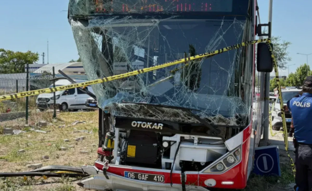  Ankara'da belediye otob&uuml;s&uuml; kaza yaptı: Acı haber geldi!