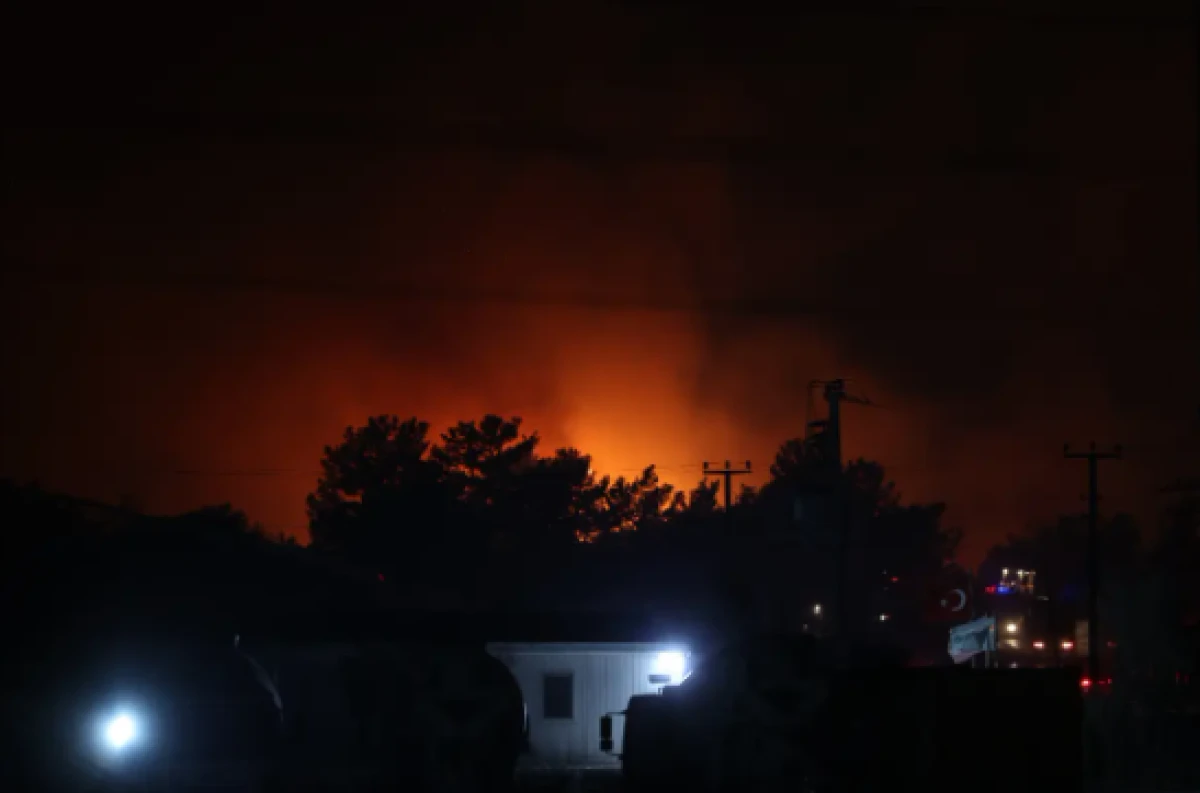 Antalya'da korkutan yangın! Evler tahliye edildi