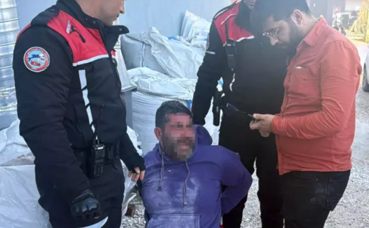 Antalya'da maaşını alamadığı iddiasıyla iş yerini yaktı                               