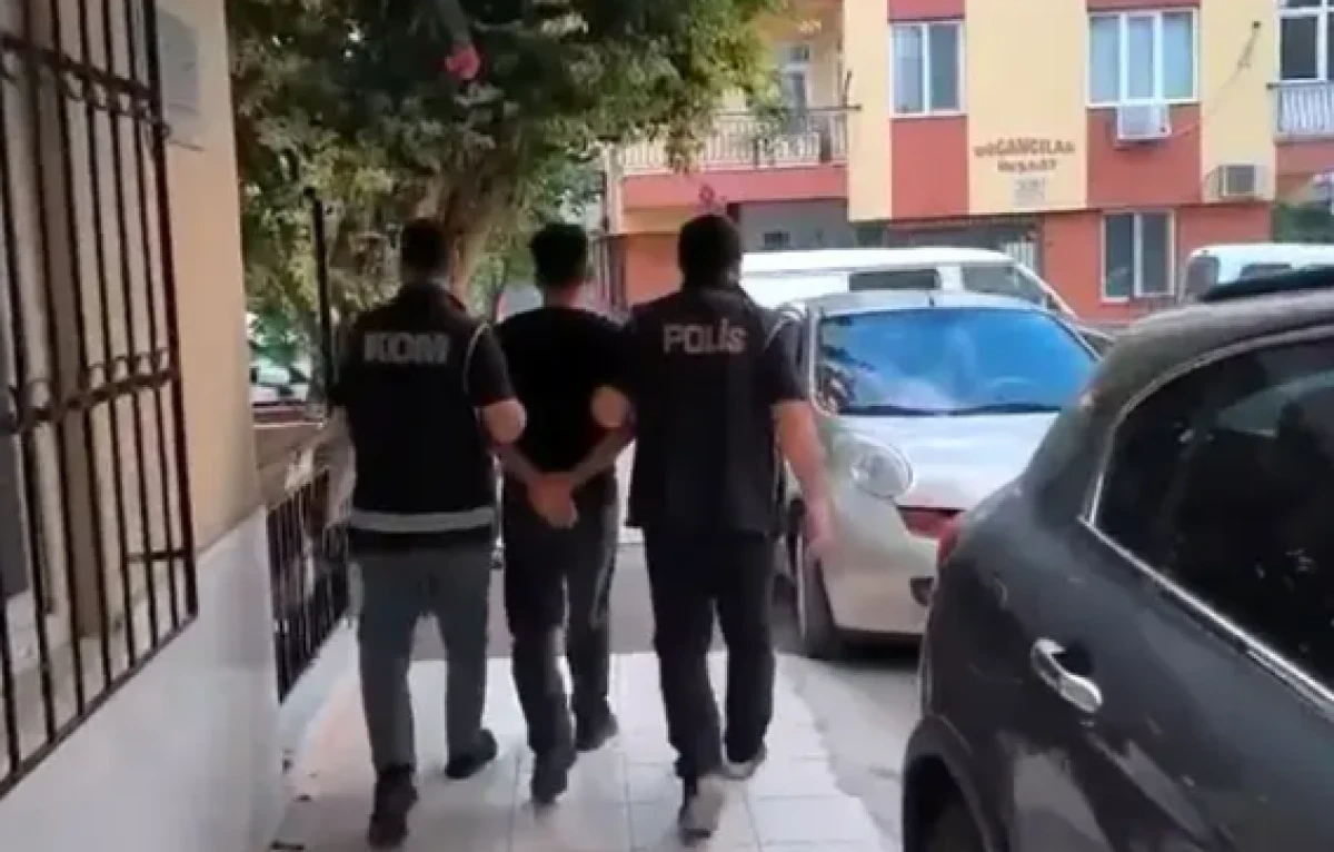 Antalya&rsquo;da silahlı su&ccedil; &ouml;rg&uuml;t&uuml; operasyonu: 5 g&ouml;zaltı