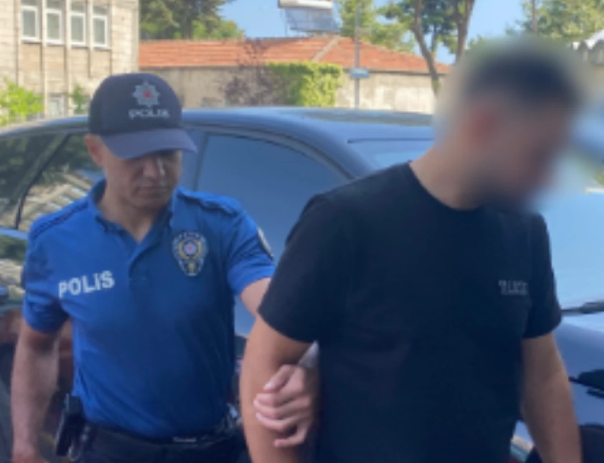 Ara&ccedil;tan sarktı, başını &ccedil;arptı! S&uuml;r&uuml;c&uuml;ye g&ouml;zaltı!