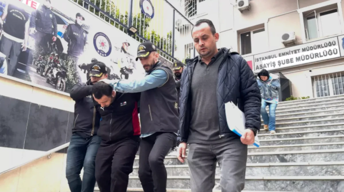 Arkadaşını silahla vurarak &ouml;ld&uuml;rd&uuml;, savunması şoke etti       