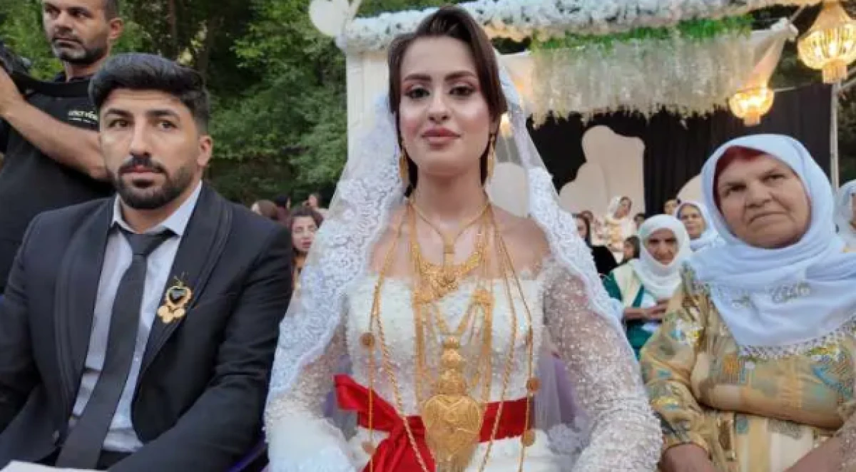 Aşiret d&uuml;ğ&uuml;n&uuml;nde gelin ve damada servet takıldı! Rakamı duyan kulaklarına inanamadı