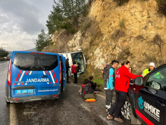 Aydın'da Tur minibüsü devrildi!           