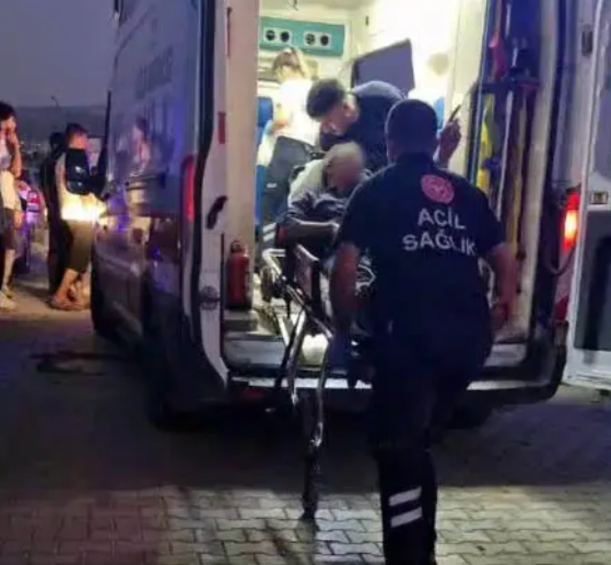 Ayrılmak isteyen eşinin kaldığı konteyneri bastı: Palayla 4 kişiyi yaraladı