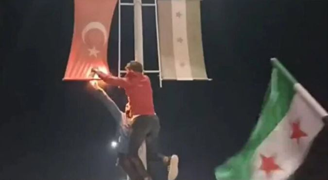 Azez ve Cerablus’ta Türkiye karşıtı eylem! Türk bayrağını yaktı