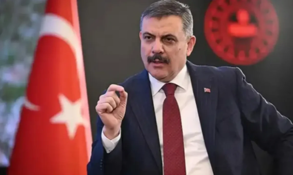 Bakan &Ccedil;ift&ccedil;i KPSS sınavına ge&ccedil; kalan adaylara yardımcı olan polislere teşekk&uuml;r etti
