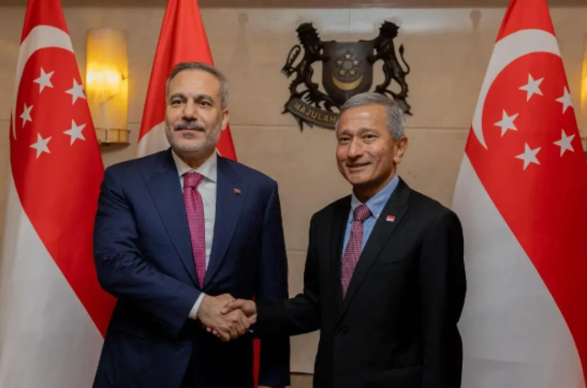 Bakan Fidan Singapur'da: Başbakan ve mevkidaşıyla g&ouml;r&uuml;şt&uuml;