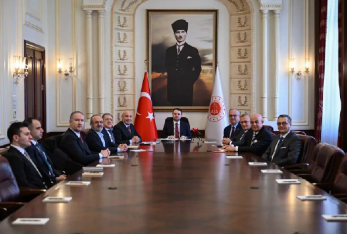 Bakan G&uuml;rlek a&ccedil;ıkladı                        