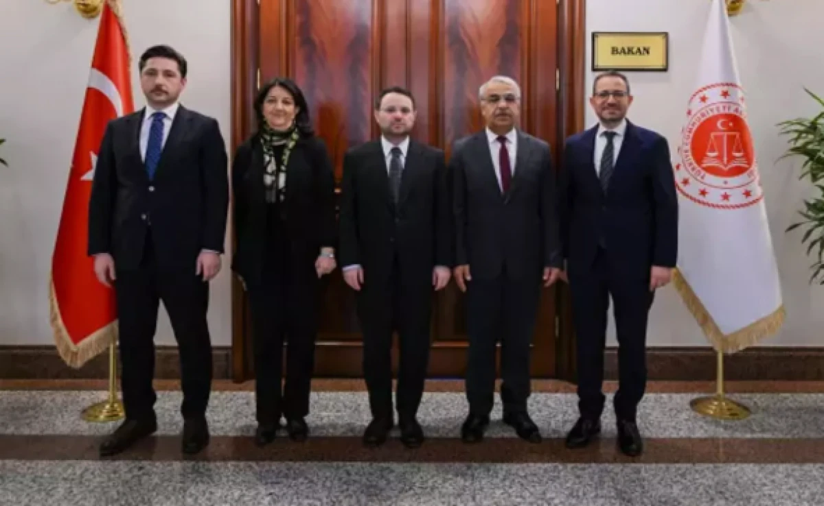 Bakan G&uuml;rlek, DEM Parti heyeti ile g&ouml;r&uuml;şt&uuml;                           