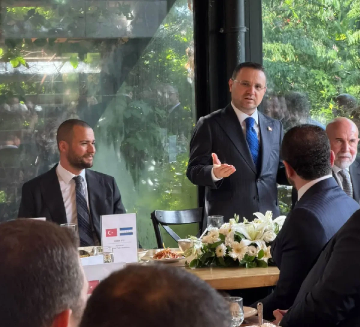 Bakan G&uuml;rlek fahri konsoloslarla g&ouml;r&uuml;şt&uuml;!