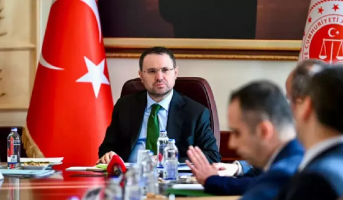 Bakan G&uuml;rlek, Yargıyı el birliğiyle daha da hızlandıracağız   