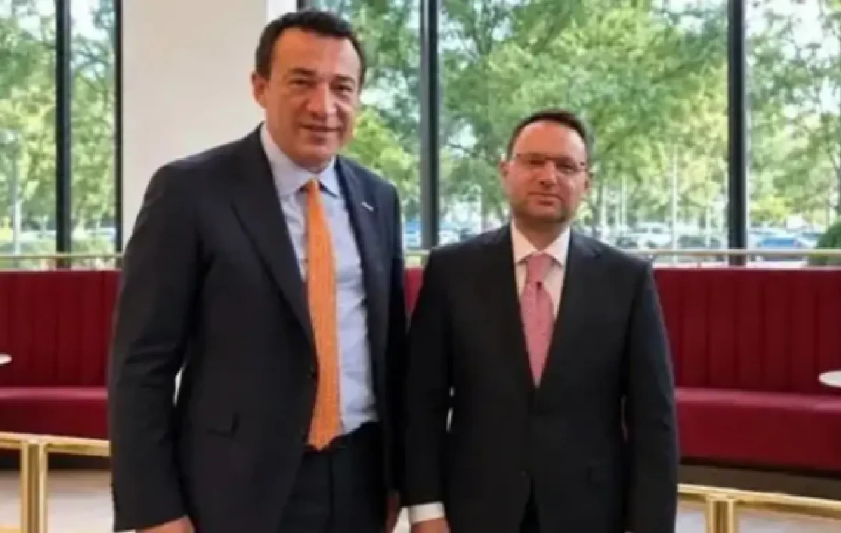 Bakan G&uuml;rlek&rsquo;in T&uuml;rkevi&rsquo;ndeki fotoğrafının perde arkası ortaya &ccedil;ıktı!