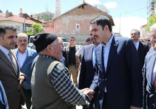 Bakan Kurum, Çankırı’nın Dodurga Beldesi’nde vatandaşlarla bir araya geldi