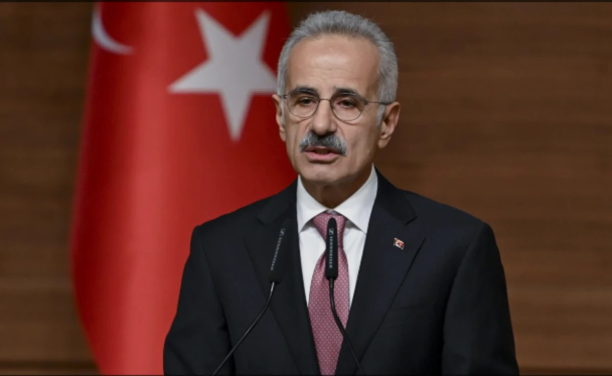 Bakan Uraloğlu: T&uuml;rk sahipli 2 gemi H&uuml;rm&uuml;z Boğazı&rsquo;ndan ge&ccedil;ti 