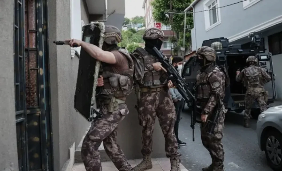 Bakanlık 30 ilde d&uuml;ğmeye bastı! DEAŞ operasyonunda 104 ş&uuml;pheli yakalandı