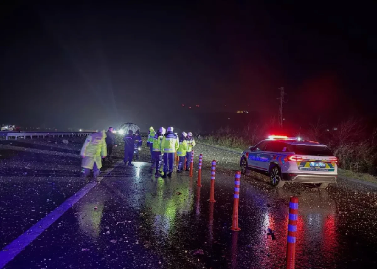 Balıkesir'de F-16 savaş u&ccedil;ağı d&uuml;şt&uuml;! Bir pilot şehit oldu! Enkazdan ilk g&ouml;r&uuml;nt&uuml;ler