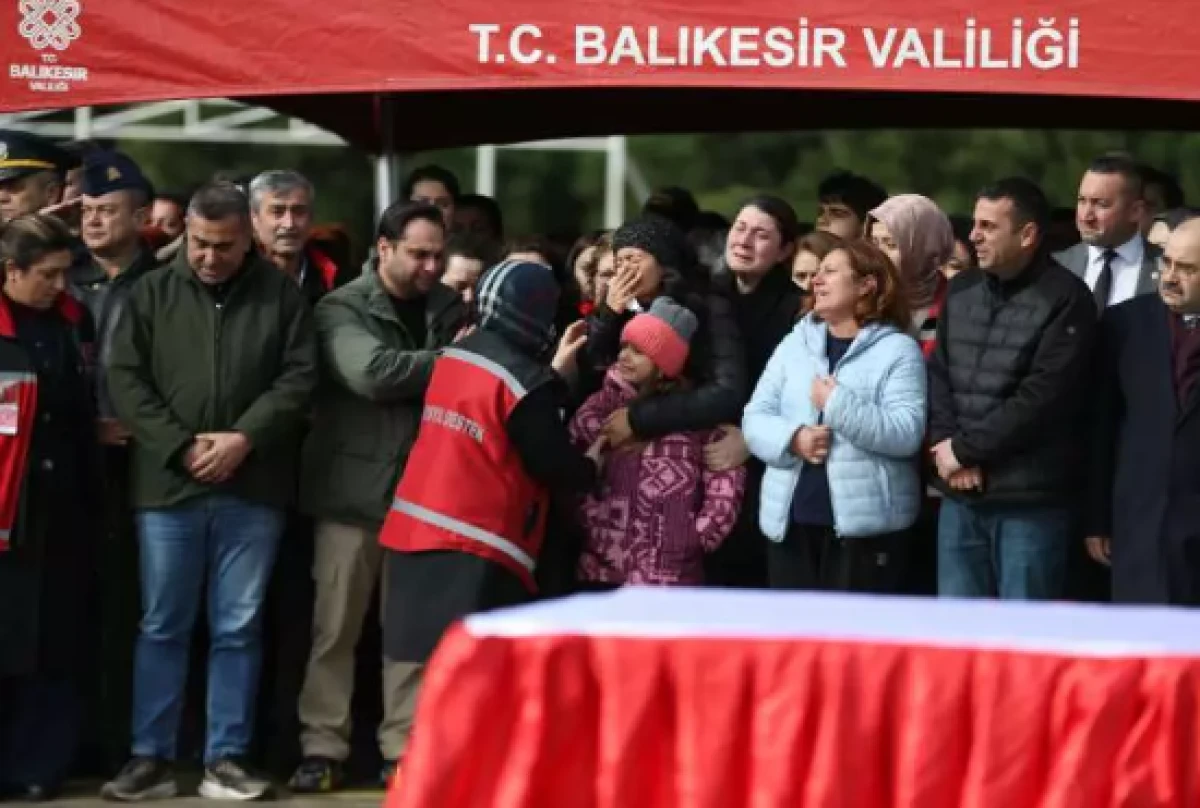 Balıkesir'de şehit olan Hava Pilot Binbaşı İbrahim Bolat i&ccedil;in t&ouml;ren d&uuml;zenlendi     